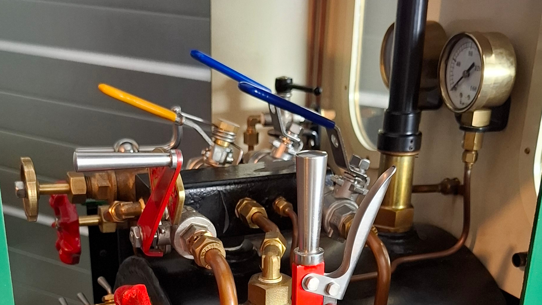Ball Valves for the Two Injectors