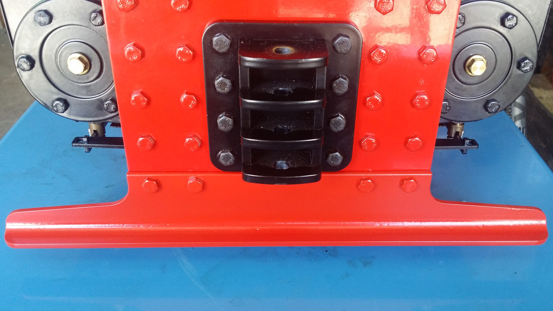 Mounted Derailing Bar
