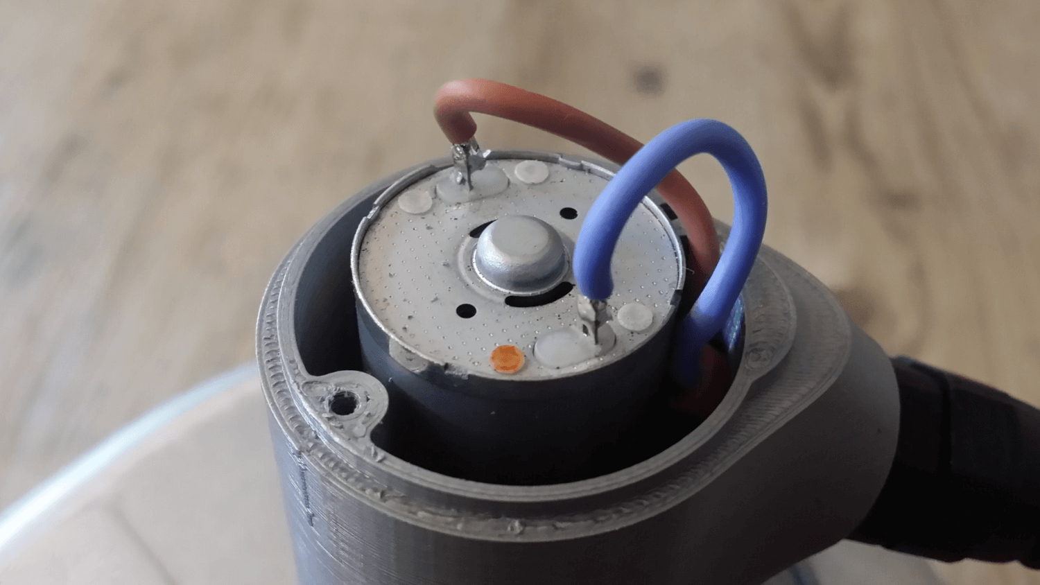 Silicon cable soldered to motor pins